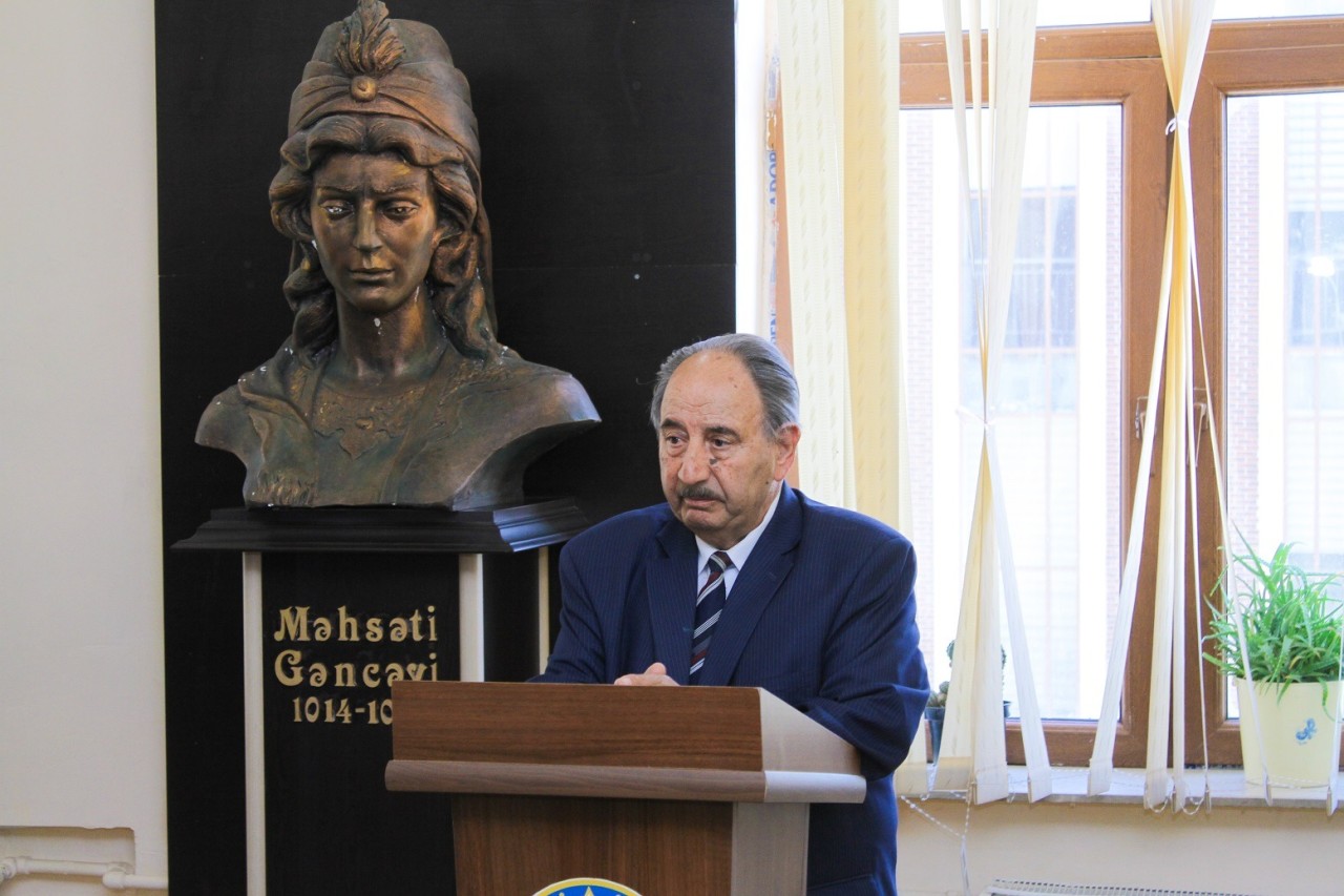 ADAU-da yeni dərsliklərin təqdimatı keçirilib - FOTOLAR